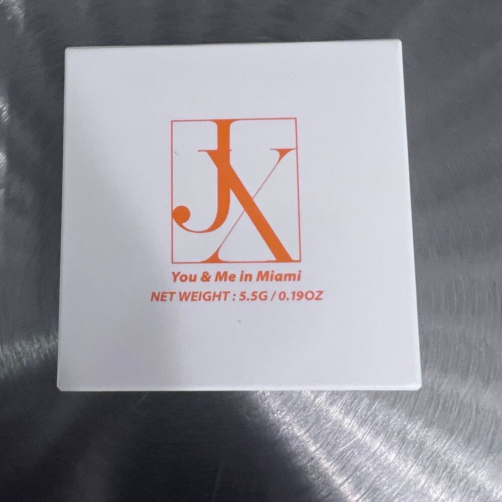 JX Eye Shadow Palette - You & Me in Miami - Brand NEW!!
